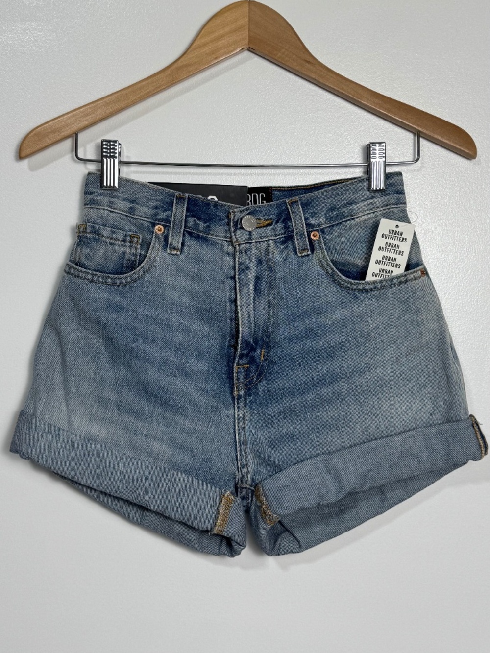 Urban Outfitters BDG High-Rise Mom Denim Shorts Light Wash Blue Cuffed Siz4 24